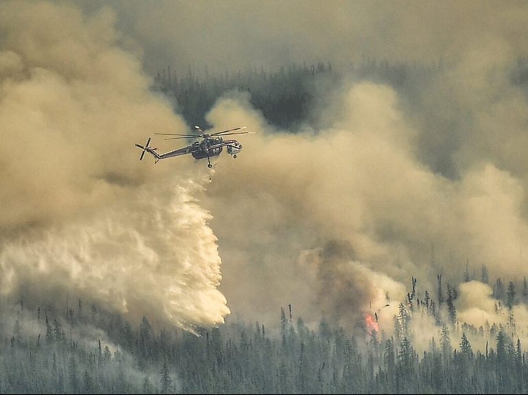 La fumée des incendies de forêt au Canada déclenche des alertes sur la qualité de l’air au Colorado, au Montana