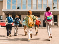 Un enfant de huit ans décède après un délit de fuite à l'extérieur de l'école en Ontario