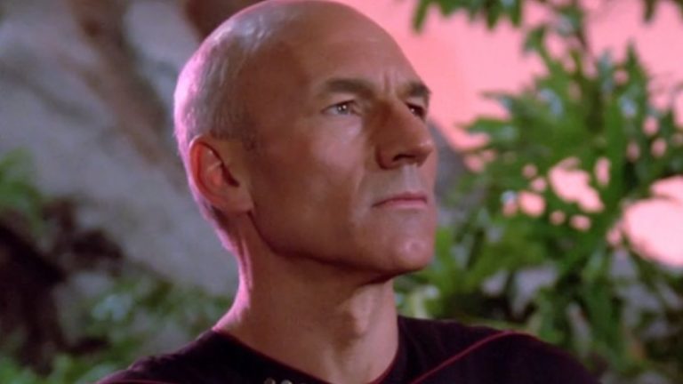 L'acteur de Star Trek explique pourquoi le "code d'honneur" de la prochaine génération devrait rester en rotation, malgré le contenu offensant
