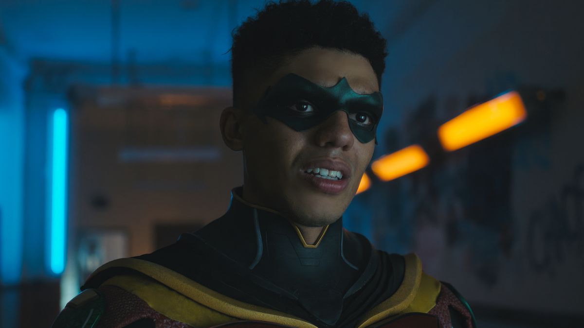 Jay Lycurgo as Tim Drake costumed as Robin in Titans