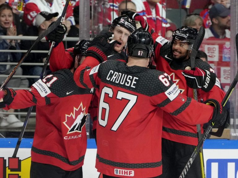 Le Canada bat la République tchèque au championnat du monde de hockey, les États-Unis battent la Suède en prolongation