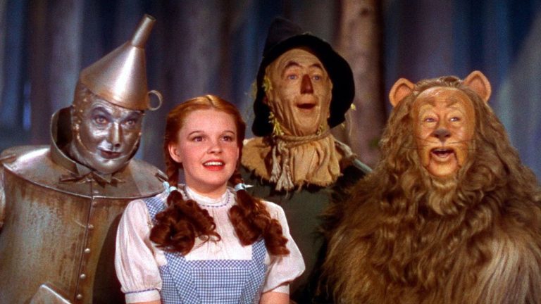 Le Magicien d'Oz : Un homme enfin inculpé pour les pantoufles volées de Dorothy
