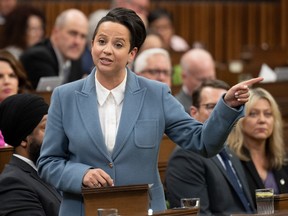 "Il bloque sur un registre des agents étrangers, il ne fermera pas les postes de police illégaux, et il n'a pas le courage d'appeler une enquête publique nationale," La chef adjointe du Parti conservateur, Melissa Lantsman, a déclaré mardi à propos de Justin Trudeau.