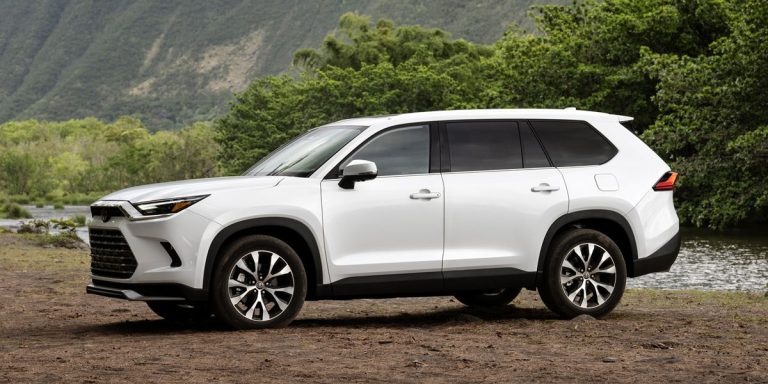 Le Toyota Grand Highlander 2024 ne coûte pas beaucoup plus cher que le Highlander