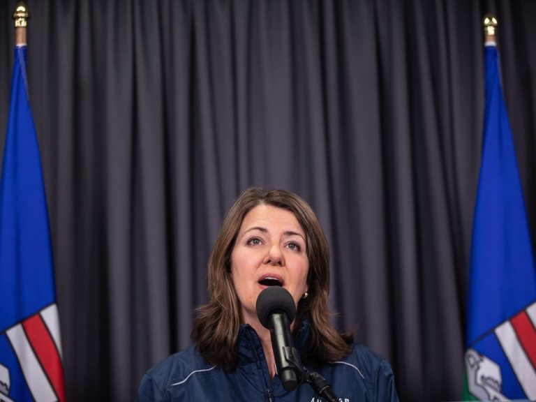 Le candidat ne sera pas autorisé dans le caucus de l’UCP en raison d’une analogie « vile » trans-fèces, dit Danielle Smith