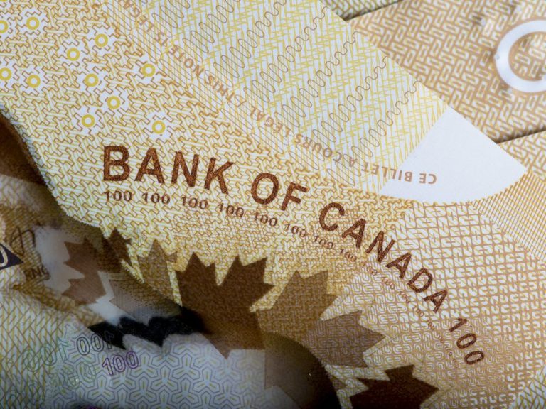 Le dollar canadien est sur le point de se redresser alors que les commerçants augmentent les hausses de taux de paris vont reprendre