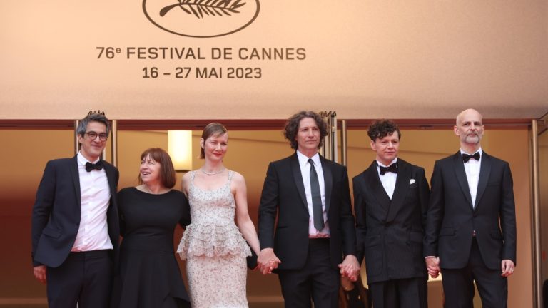 Le drame nazi "Zone of Interest" d'A24 fait sensation à Cannes avec une standing ovation de 6 minutes
	
	
