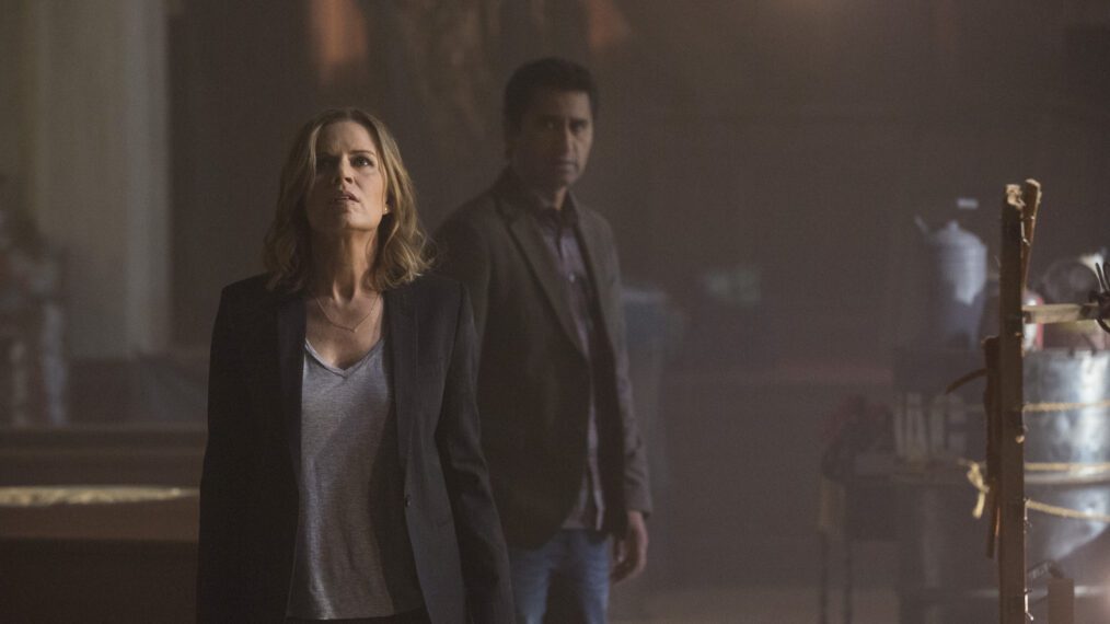 Kim Dickens as Madison and Cliff Curtis as Travis - Fear the Walking Dead