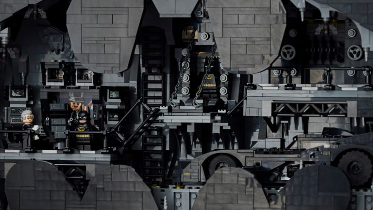 Le nouveau Lego Batman Returns Batcave est glorieusement supplémentaire