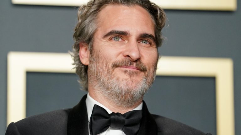 Le prochain projet de Joaquin Phoenix sera une histoire d'amour gay NC-17 La plus populaire doit être lue Inscrivez-vous aux newsletters Variété Plus de nos marques
	
	
