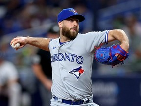 Anthony Bass des Blue Jays de Toronto affronte les Rays de Tampa Bay.