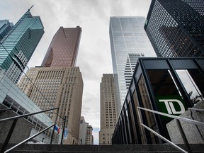 Banques et tours de bureaux dans le quartier financier de Toronto.