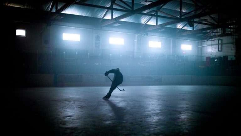 Les cinémas AMC projetteront "Black Ice", un documentaire qui dévoile l'histoire cachée du racisme contre les joueurs de hockey noirs (EXCLUSIF) Les plus populaires doivent être lus
	
	
