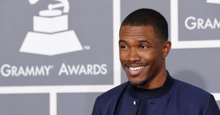 Les escrocs ont utilisé des chansons de Frank Ocean générées par l’IA pour voler des milliers de dollars