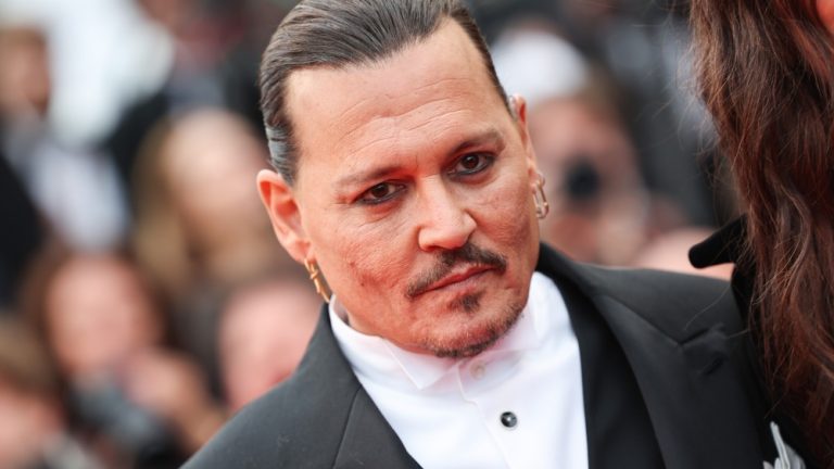 Les fans de Johnny Depp envahissent Cannes de cris et de sanctuaires lors de la soirée d'ouverture : "Viva Johnny" le plus populaire doit être lu Inscrivez-vous aux newsletters Variété Plus de nos marques
	
	
