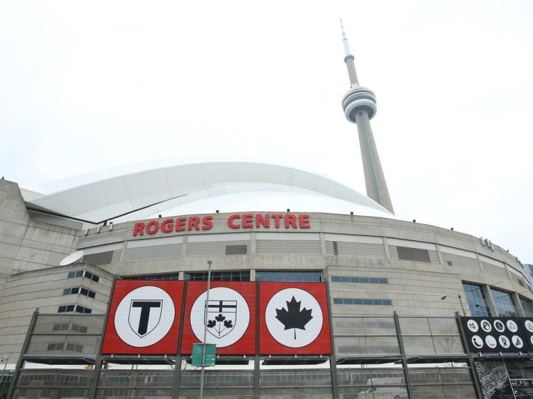 Les fans des Blue Jays battent un record en mangeant 61 111 hot-dogs en un seul match