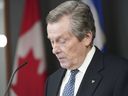 Le maire de Toronto, John Tory, prend la parole lors d'une conférence de presse à l'hôtel de ville de Toronto le vendredi 10 février 2023.