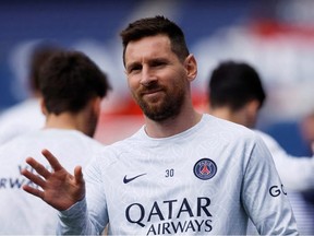 Paris St Germain v Lorient - Parc des Princes, Paris, France - 30 avril 2023 Lionel Messi de Paris St Germain pendant l'échauffement avant le match.