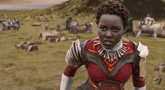 Lupita Nyong'o s'est entièrement rasé la tête, puis a totalement fait un commentaire sur Dora Milaje