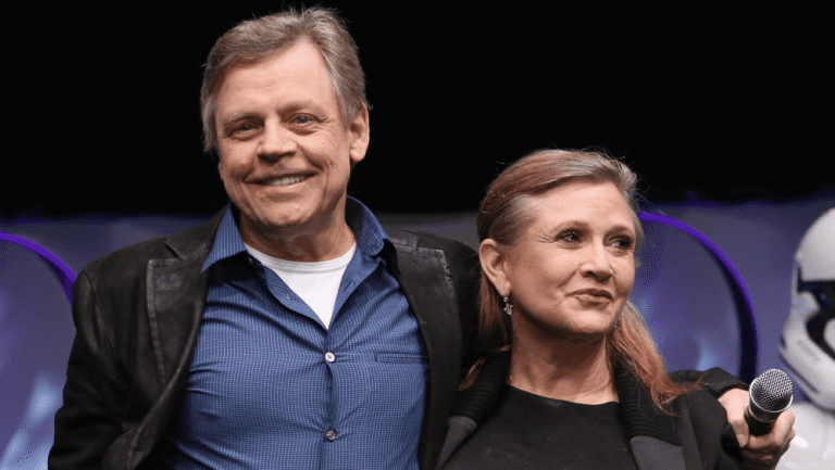  Mark Hamill lit la note émouvante qu'il a écrite il y a six ans après la mort de Carrie Fisher : "Elle était notre princesse, merde !"  Les plus populaires doivent être lus Inscrivez-vous aux bulletins d'information sur les variétés Plus de nos marques
	
	
