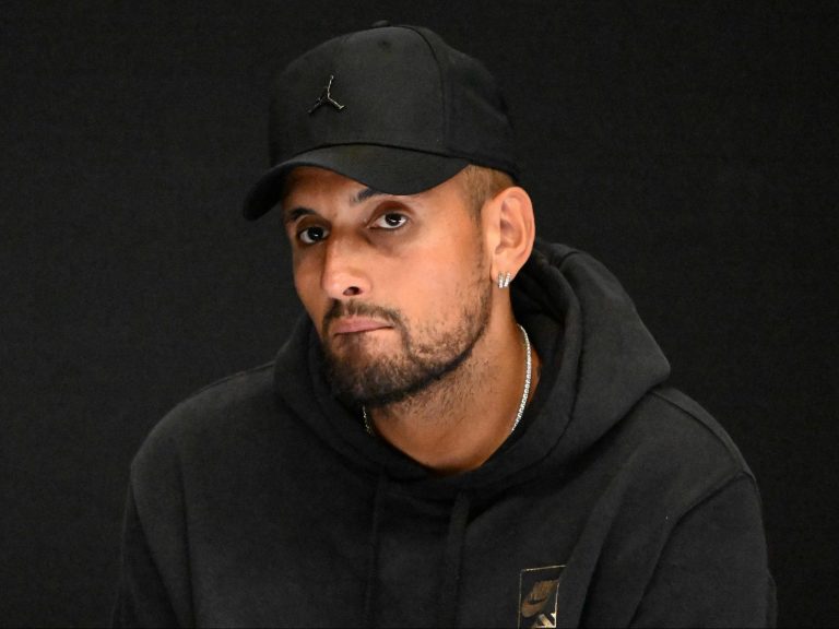 Nick Kyrgios « se bat un peu » après que sa mère aurait été détenue sous la menace d’une arme dans le cadre d’un vol de Tesla