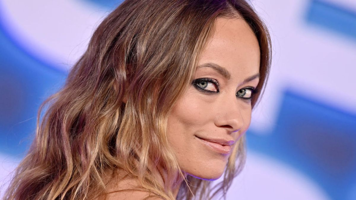 Olivia Wilde portait absolument du blanc au mariage d'un ami, puis en a parlé sur Internet
