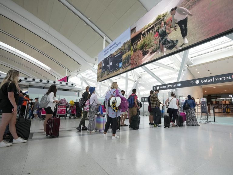 Ottawa réorganise le programme des voyageurs de confiance pour tenter d’éviter le chaos estival dans les aéroports