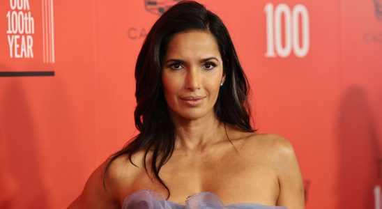 Padma Lakshmi, de Top Chef, laisse tomber une photo de bikini sous les seins après avoir applaudi les trolls : "J'ai des mamelons !"