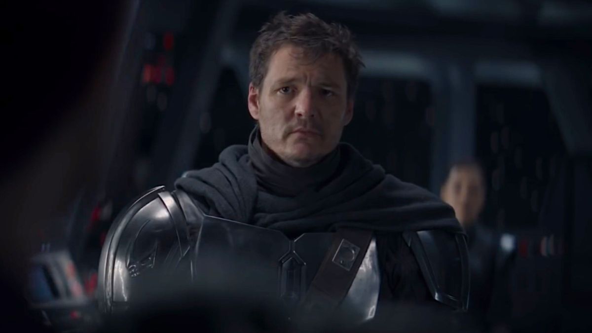 Pedro Pascal explique pourquoi il a cessé de mettre le costume mandalorien et ne fait que la voix maintenant
