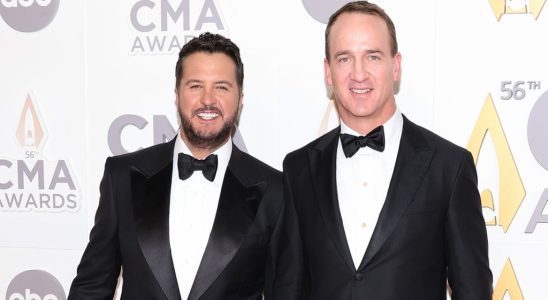 Peyton Manning et Luke Bryan de retour en tant qu'hôtes des CMA Awards 2023