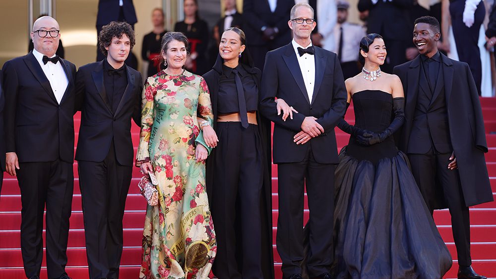 Pixar's 'Elemental' Charms Cannes, clôture le festival 2023 avec une ovation debout de cinq minutes Les plus populaires doivent être lus Inscrivez-vous aux newsletters Variety
	
	
