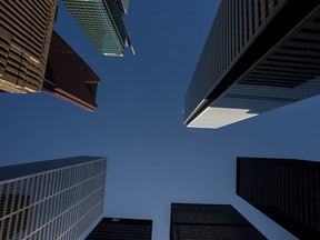 Banques et tours de bureaux dans le quartier financier de Toronto.