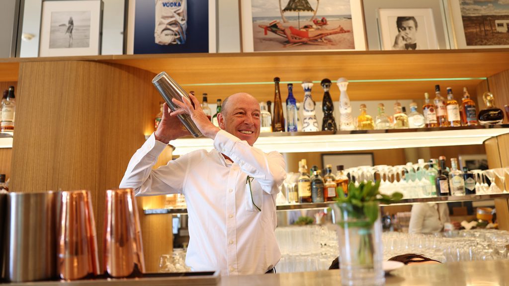 Pour One Out : Cannes dit « Au Revoir » à une légende du bartending
