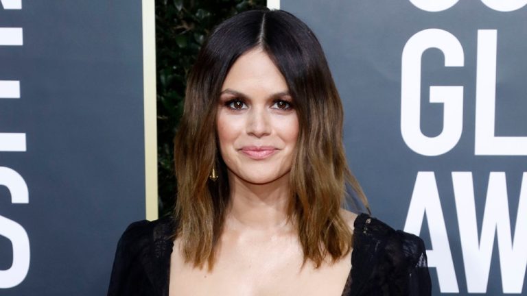 Rachel Bilson dit qu'elle a perdu son emploi après avoir "parlé franchement et ouvertement de sexe" sur un podcast
