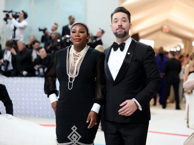 Serena Williams annonce sa grossesse sur le tapis rouge du Met Gala