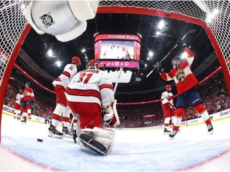 Sergei Bobrovsky et les Panthers éliminent les Hurricanes et se rapprochent de la finale