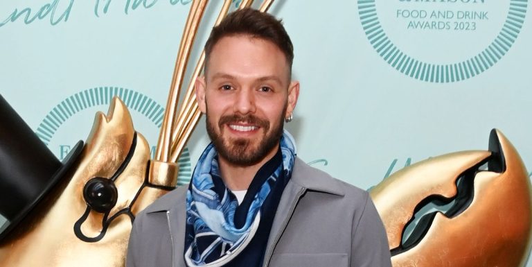 The Great British Bake Off and Strictly's John Whaite dévoile un nouveau projet
