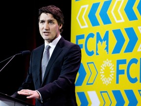 Le premier ministre du Canada, Justin Trudeau, prononce un discours liminaire à la conférence annuelle et au salon professionnel de la Fédération canadienne des municipalités à Toronto