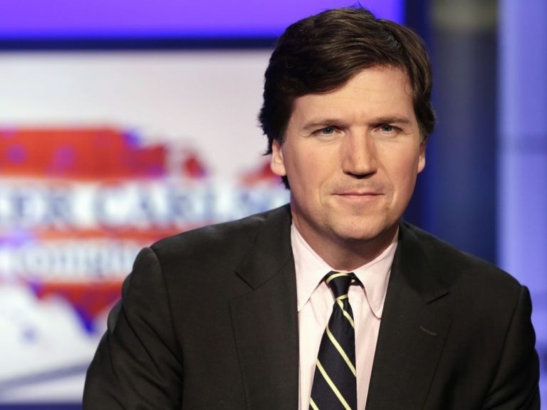 Un texte raciste a incité Fox à évincer Tucker Carlson : Rapport