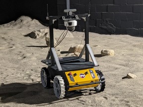 Une maquette de rover lunaire réalisée par Clearpath Robotics teste un algorithme d'apprentissage en profondeur dans le 