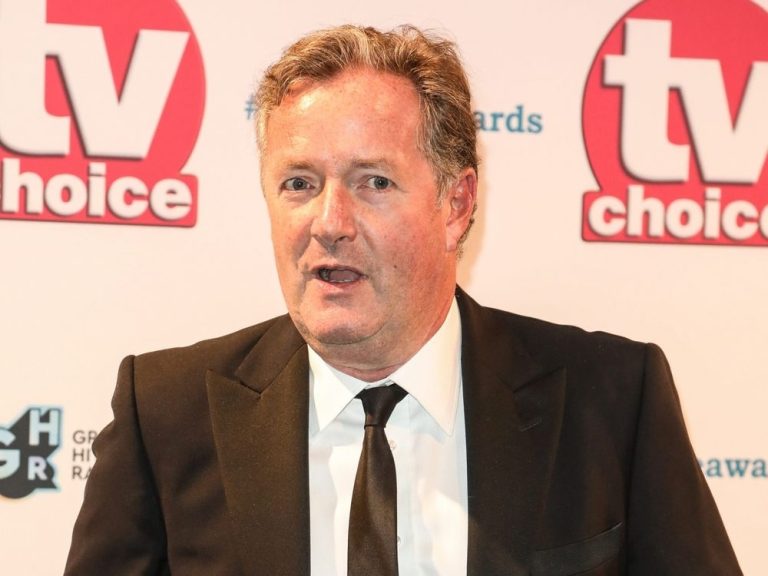 « VOUS ÊTES UN IDIOT »: Piers Morgan s’entraîne avec le farceur TikTok « crétin complet »