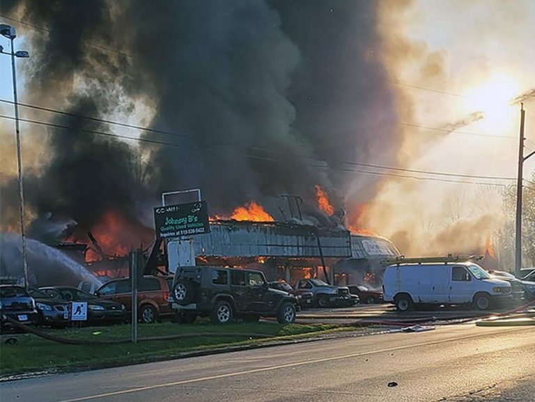 À la suite d’un incendie explosif, la ville subit le cinquième jour d’interdiction de l’eau du robinet