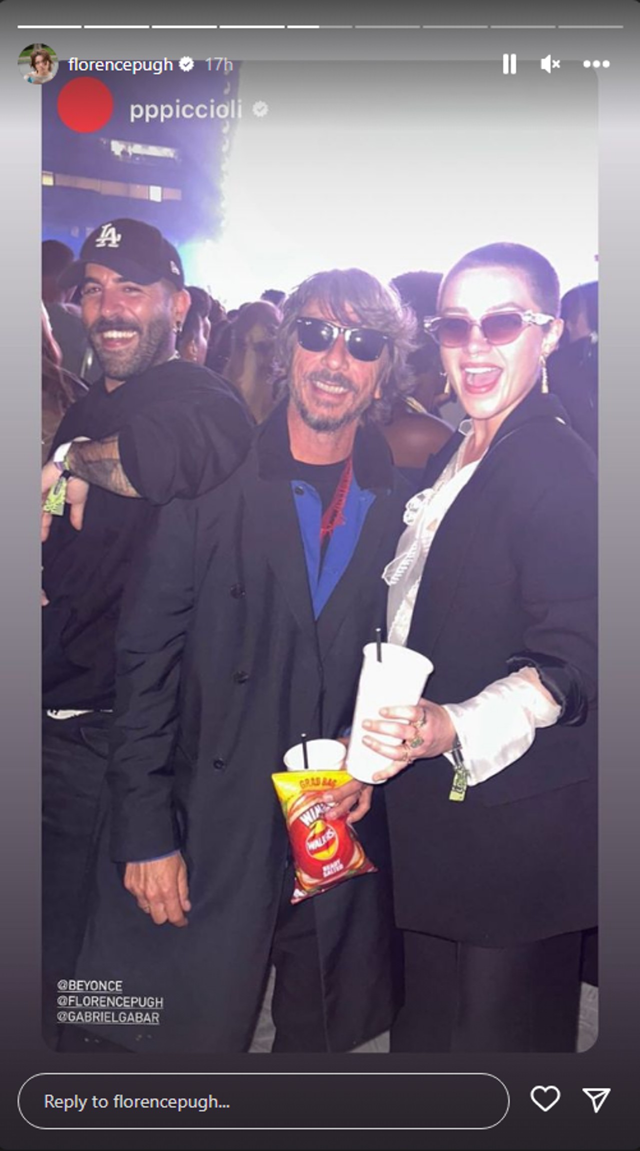 De gauche à droite : Gabriele Gabar, Pierpaolo Piccioli et Florence Pugh au concert de Beyoncé.