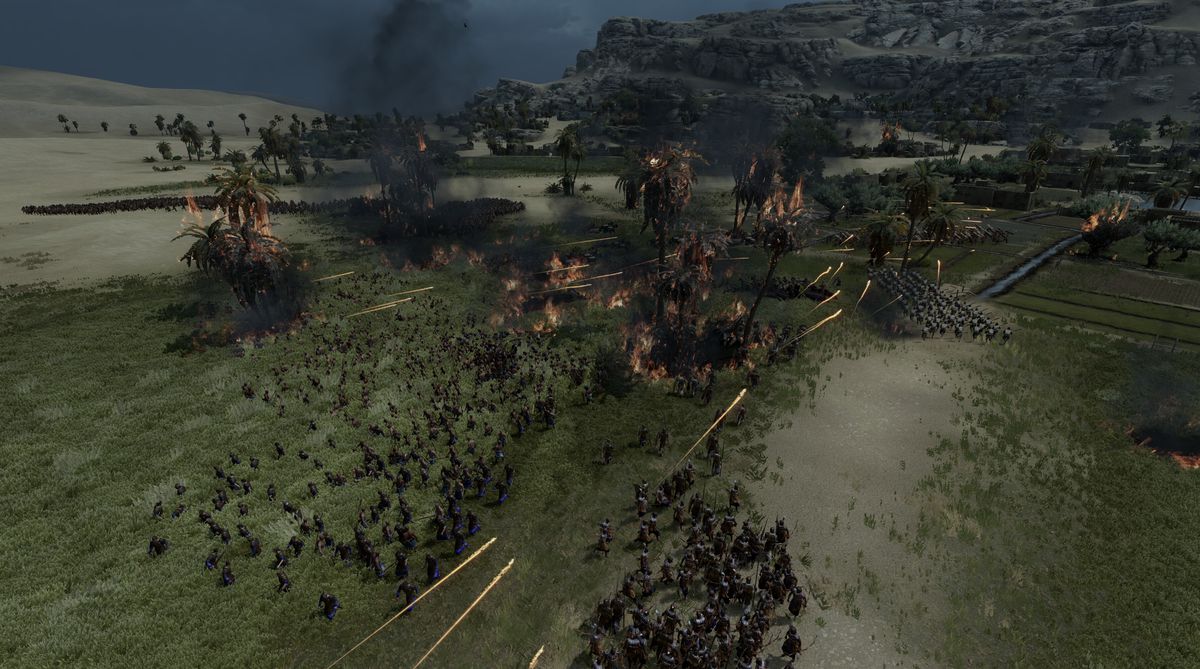 Des soldats hittites mettent le feu à des palmiers au milieu des troupes égyptiennes dans Total War: Pharaoh