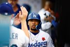 Le voltigeur des Dodgers de Los Angeles, Mookie Betts, a un excellent match à domicile contre le partant des Nationals de Washington, Patrick Corbin.