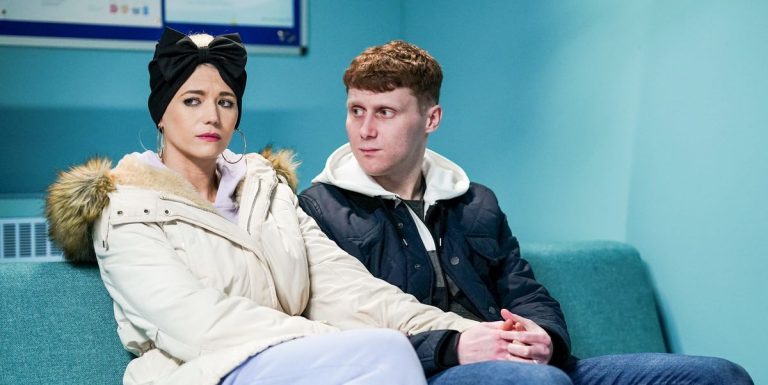 EastEnders change la séquence du titre pour le dernier épisode de Lola
