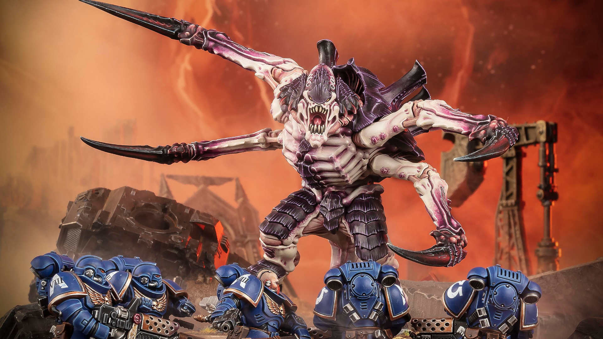 Le modèle Warhammer Tyranid plane sur les Space Marines