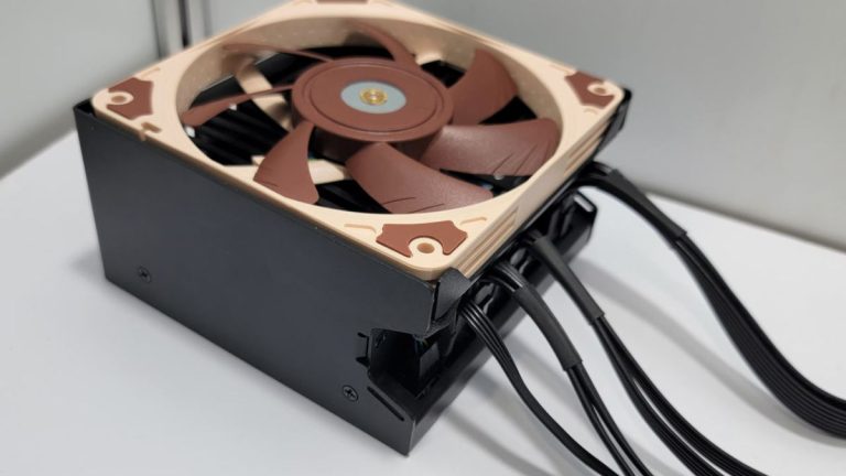 Streacom ZS800 repense les blocs d’alimentation pour les constructions SFF