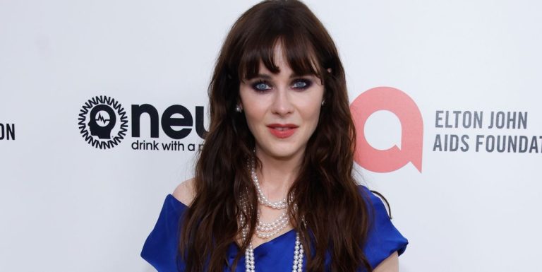 La star de New Girl, Zooey Deschanel, dévoile la transformation de ses cheveux blonds
