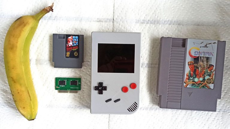 TinyTendo s’adapte au matériel NES à l’intérieur de la coque de taille Game Boy